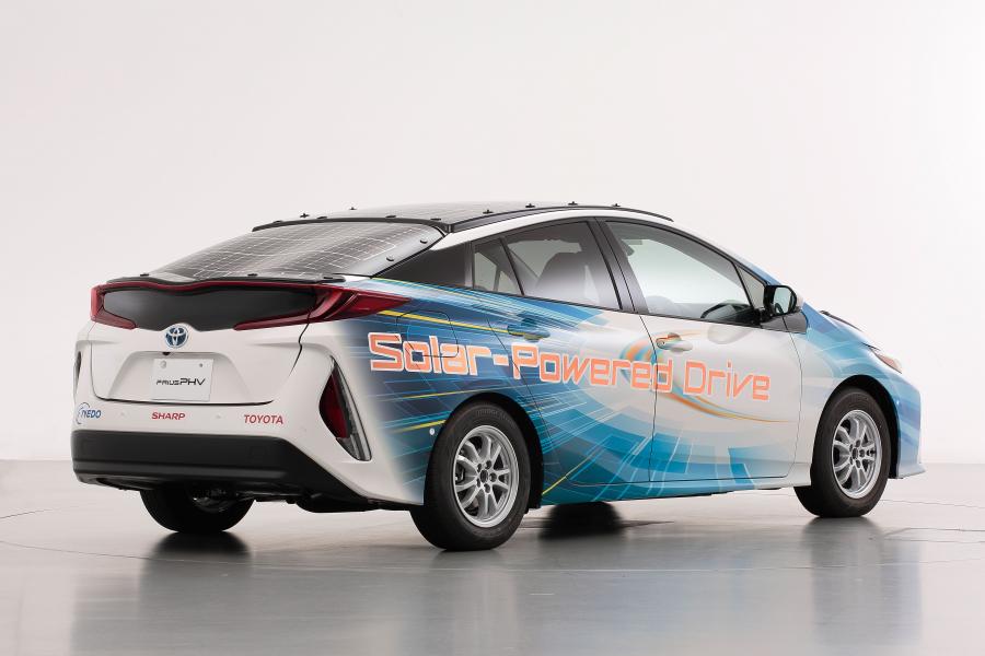  Toyota Prius PHV Solar-Powered Drive by Sharp 2019 года  (фото 8 из 13)